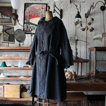 Load image into Gallery viewer, 1940&#39;s FRENCH ARMY M-35 MOTORCYCLE COAT (SZ UNISEX / BLACK OVERDYE)
