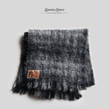 Load image into Gallery viewer, 1960&#39;s MOHAIR SCARF (GOOD CONDITION / MADE IN SCOTLAND)
