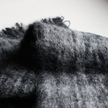 Load image into Gallery viewer, 1960&#39;s MOHAIR SCARF (GOOD CONDITION / MADE IN SCOTLAND)
