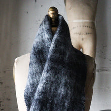 Load image into Gallery viewer, 1960&#39;s MOHAIR SCARF (GOOD CONDITION / MADE IN SCOTLAND)

