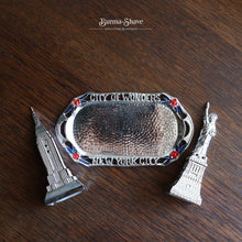 Load image into Gallery viewer, 1960&#39;s &quot;NEW YORK&quot; SOUVENIR SALT &amp; PEPPER WITH TRAY

