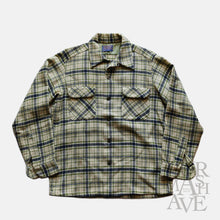 Load image into Gallery viewer, 1960&#39;s &quot;PENDLETON&quot; WOOL BOX SHIRT (SZ MEDIUM / GOO CONDITION)
