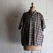Load image into Gallery viewer, 1960&#39;s PLAID S/S COTTON B.D BOX SHIRT (SZ 17H XL / BIG SIZE)
