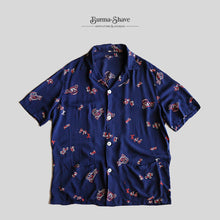 Load image into Gallery viewer, 1950's S/S RAYON SHIRT (SZ MEDIUM / GOOD CAR PRINT)
