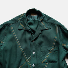 Load image into Gallery viewer, 1950&#39;s &quot;Mc GREGOR&quot; RAYON BOX SHIRT (SZ MEDIUM / GOOD CONDITION)
