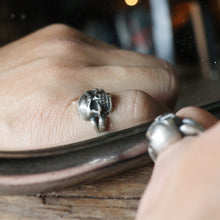 画像をギャラリービューアに読み込む, VINTAGE SKULL PINKY RING (SIZE 10 / SILVER 925)
