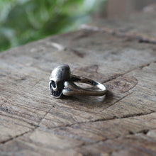 画像をギャラリービューアに読み込む, VINTAGE SKULL PINKY RING (SIZE 10 / SILVER 925)

