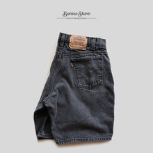 画像をギャラリービューアに読み込む, 1990's "LEVI'S" 550 BLACK DENIM SHORTS (W34 L00 / GOOD CONDITION)
