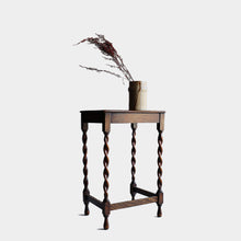 画像をギャラリービューアに読み込む, ANTIQUE TWIST FOOT WOODEN SIDE TABLE
