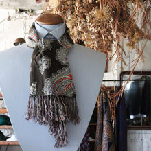 Load image into Gallery viewer, AROUND 1950's "CISCO" RAYON FRINGE STOLE (GOOD CONDITION)
