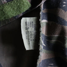 Load image into Gallery viewer, 1980's～ TIGER STRIPE ANORAK PARKA (SZ LARGE / GOOD CONDITION)
