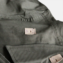 Load image into Gallery viewer, 1940&#39;s &quot;U.S.ARMY&quot; M-41 H.B.T JACKET WITH CUTTER TUG (SZ 44 REG / DEADSTOCK)
