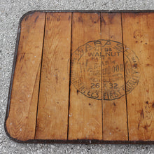 画像をギャラリービューアに読み込む, ANTIQUE "WABASH SCREEN DOOR CO." STOVE BASE
