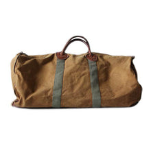 Load image into Gallery viewer, 1970&#39;s &quot;LLBEAN&quot; CANVAS DUFFLE BAG
