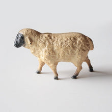 画像をギャラリービューアに読み込む, VINTAGE CASTIRON SHEEP ORNAMENT
