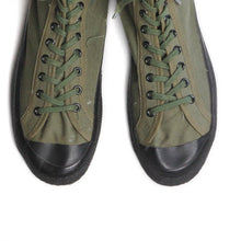 Load image into Gallery viewer, 1945&#39;s &quot;USARMY&quot; TRAINING SHOES (9) MINT CONDITION
