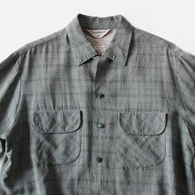 Load image into Gallery viewer, 1950&#39;s &quot;SPORTSMAN&quot; RAYON BOX SHIRT (MEDIUM) MINT CONDITION
