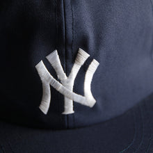 Load image into Gallery viewer, 1990&#39;s &quot;N.Y YANKEES&quot; BASEBALL CAP (FLEE)

